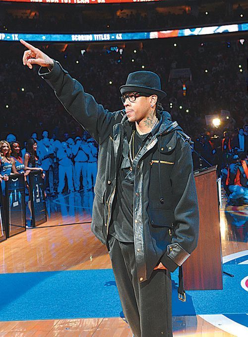 哈里森·巴恩斯：空位三分+慢三步上篮连砍5分，展现惊人实力（哈里森·巴恩斯空位三分加慢三步上篮连取5分，实力尽显）