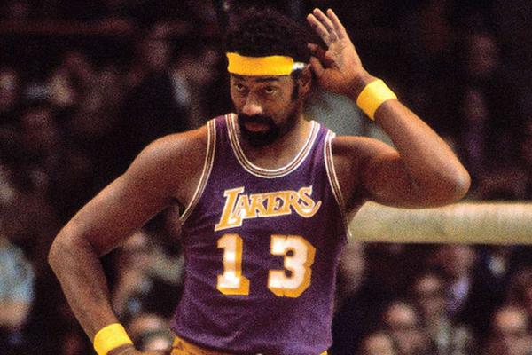 亨利批萨拉赫：此类事情不应公开谈论，我在巴萨时就没这么干（亨利质疑萨拉赫：这类事不该公开，我在巴萨从未这样做）