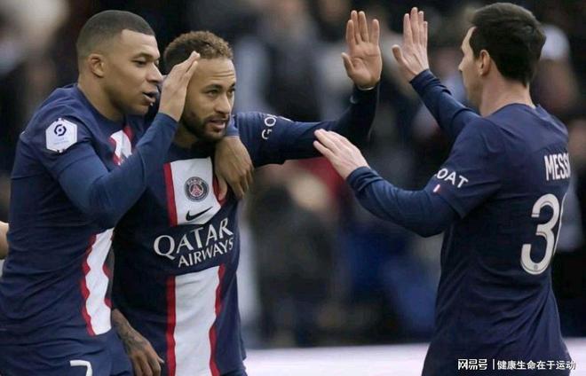 卡利亚里主帅：面对伊尔迪兹这种冠军球员，疏忽就会付出代价（卡利亚里主帅：面对伊尔迪兹等冠军级球员，哪怕一瞬走神都要付出代价）