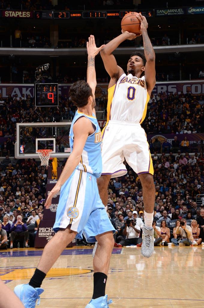 戈贝尔：有时更倾向于点抢篮板 这和身体疲劳&对手卡我的手有关（戈贝尔：体能疲劳加上对手卡手，我有时更会选择点抢篮板）