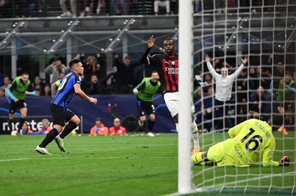 拉波尔塔的圣诞轻松时刻：巴萨主席的亲民魅力与未来布局（圣诞里的拉波尔塔：巴萨掌门的亲和力与未来蓝图）