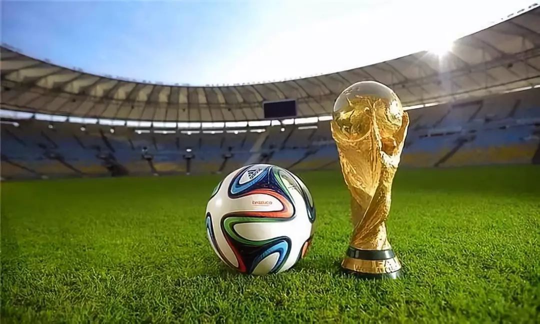 强强对决，拜仁本赛季德甲从未落后，勒沃库森每场都先进球（巅峰对话：拜仁本季德甲未曾落后，勒沃库森场场先拔头筹）