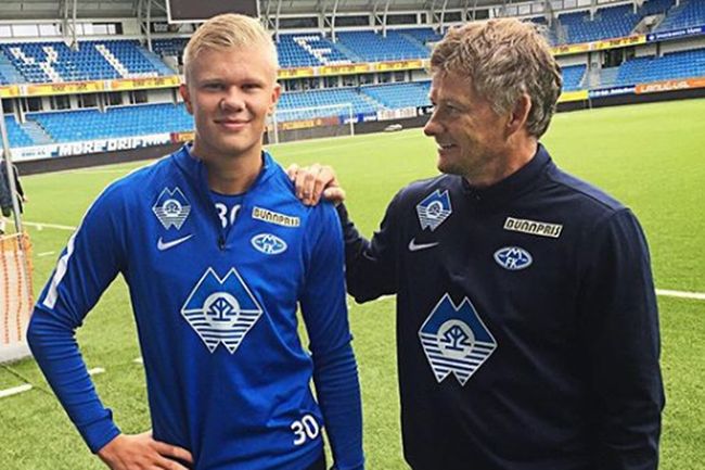 记者：热刺预计提前召回梁民革，球员将会外租至更适合的球队（记者：热刺计划提前召回梁民革，随后租借至更匹配的下家）