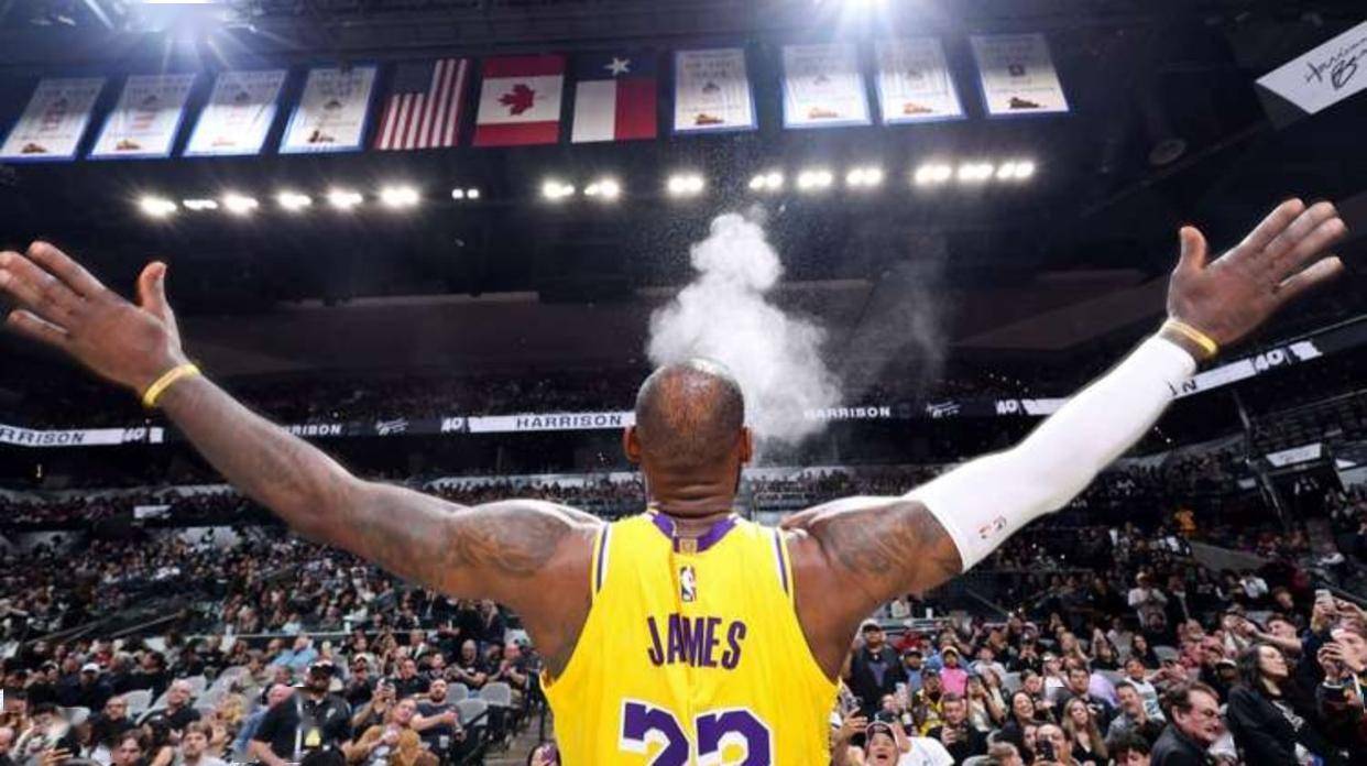 镜报：罗马已对齐尔克泽采取行动，尤文、西汉姆和埃弗顿也感兴趣（镜报：罗马出手追逐齐尔克泽，尤文、西汉姆联与埃弗顿均有意）