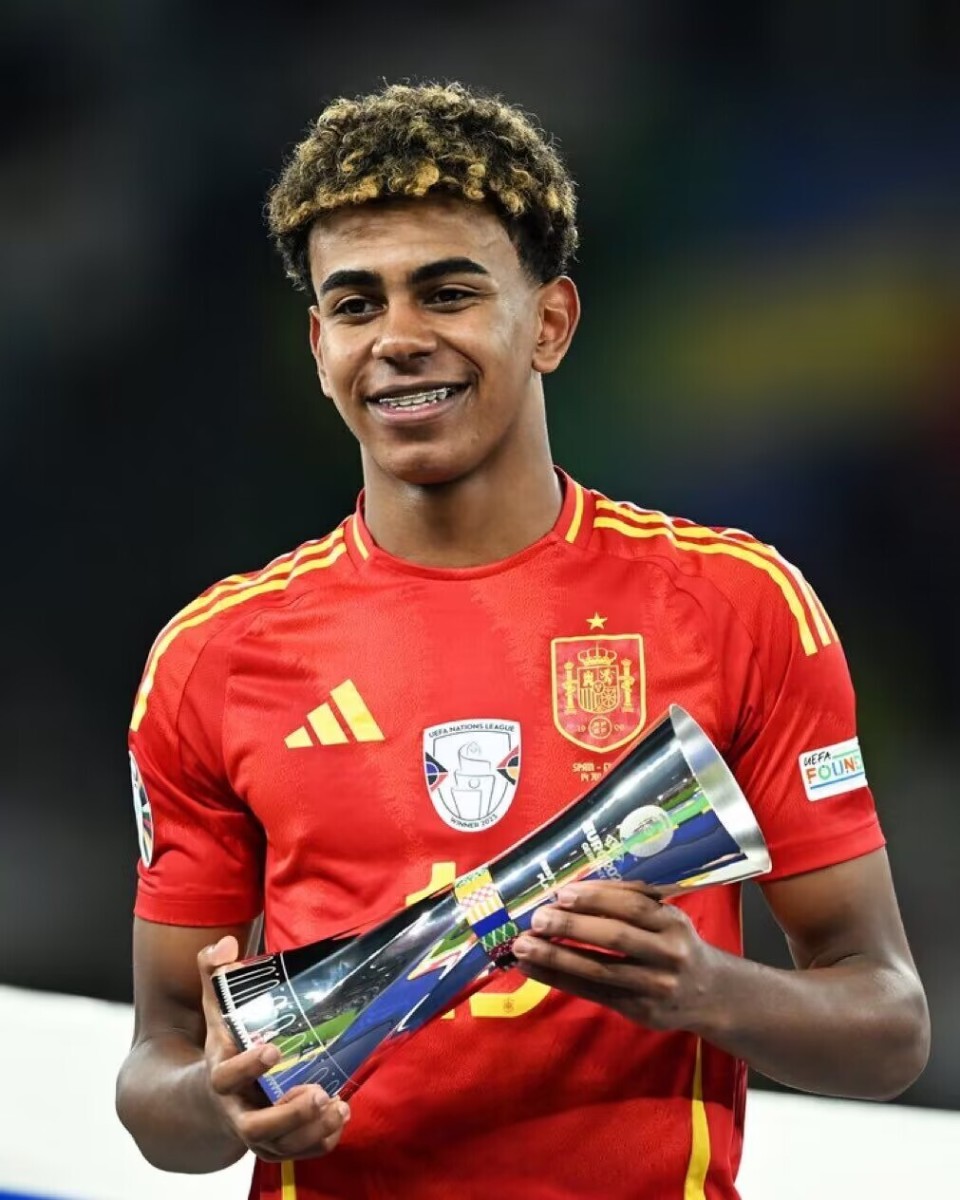 意媒：小斯坦科维奇获比利时联赛十月最佳球员，国米密切关注（意媒：小斯坦科维奇当选比甲十月最佳，国米正持续跟进）