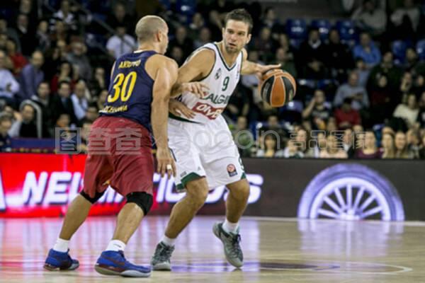 韦尔表现抢眼，三分球精准打击对手（韦尔手感火热，外线三分精准狙击对手）