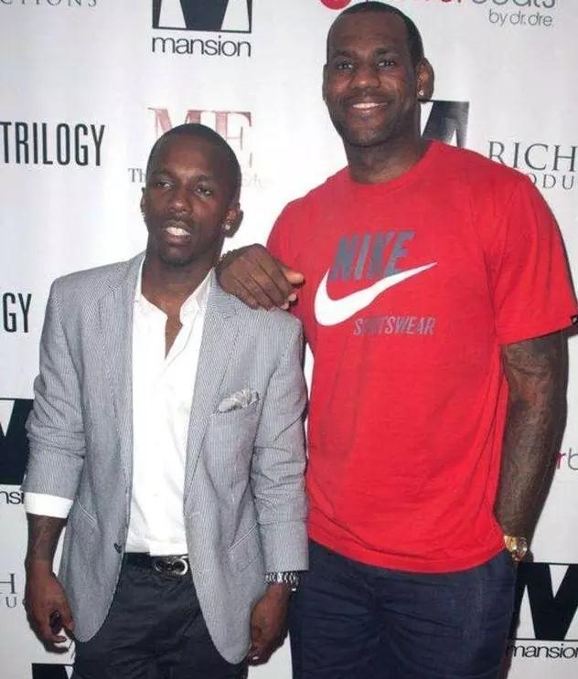 邓加：巴西球员和欧洲球员是不一样的，他们总想上场踢球（邓加：巴西球员有别于欧洲球员，人人都渴望出场）