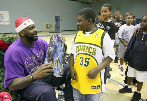 卡卢卢：斯帕莱蒂要求很高；我们可以随时切换三后卫或四后卫（卡卢卢：斯帕莱蒂要求严格，阵型可随时在三后卫与四后卫间切换）