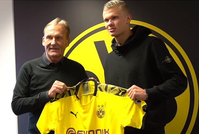 米体：罗马法院起诉那不勒斯转会财务造假，涉及奥斯梅恩等人（米体：罗马法院指控那不勒斯转会财务造假，奥斯梅恩等涉案）