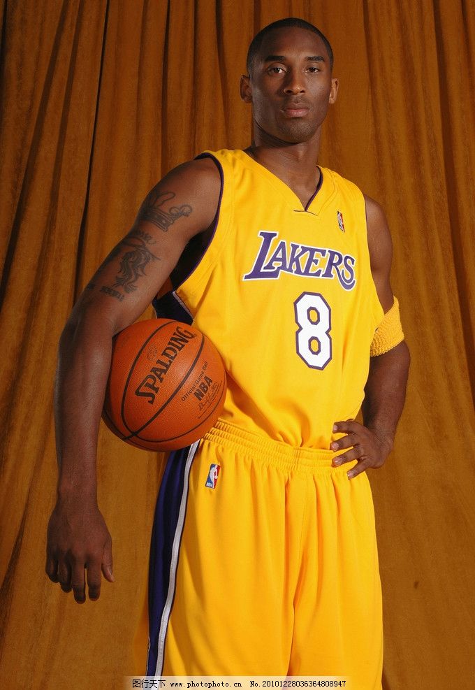 梅西雕像揭幕仪式上，梅西与宝莱坞影星沙鲁克-汗合影（梅西雕像揭幕现场，梅西与宝莱坞巨星沙鲁克·汗同框合影）