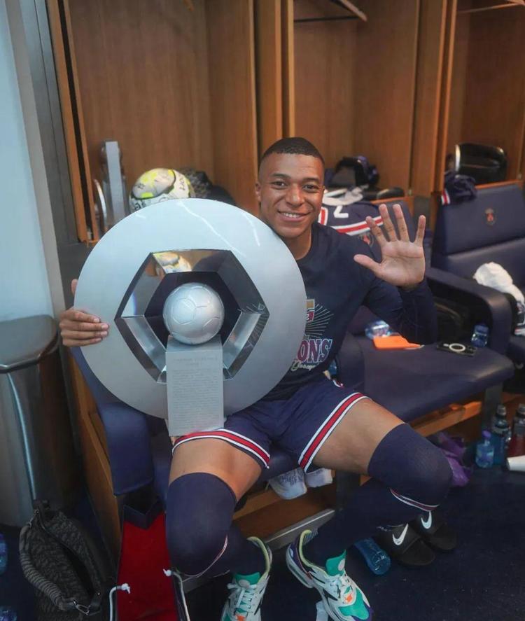 陈盈骏：曾凡博回归提振球队士气，今晚打深圳从防守做起（陈盈骏：曾凡博复出鼓舞全队，今晚迎战深圳以防守为先）