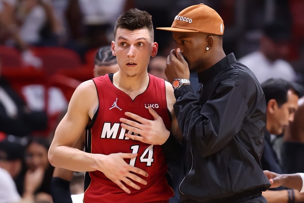 11打10！0-1到1-1 英超巅峰对决：13.1亿豪门3轮2平+17场不败（英超焦点战11打10，从0-1扳至1-1：身价13.1亿豪门近3轮2平、已17场不败）