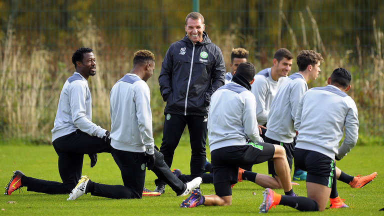 阿根廷队2026年世界杯球衣：经典蓝白条纹+黑色三道杠配饰（2026世界杯阿根廷球衣曝光：经典蓝白条纹配黑色三道杠点缀）